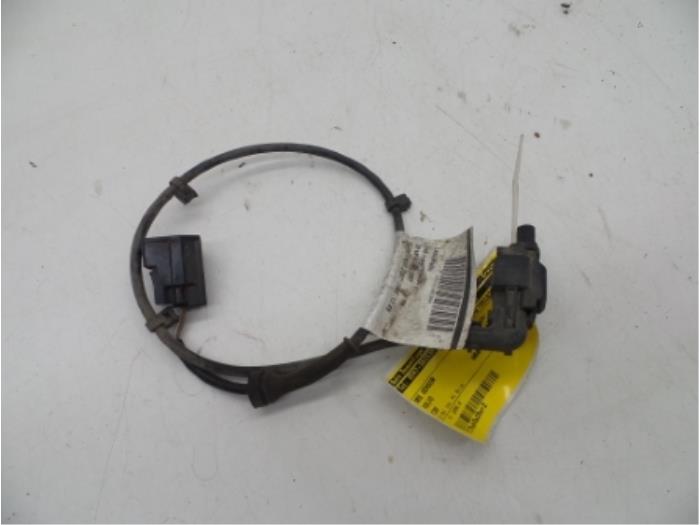 Używane Czujnik ABS Volvo C30 (EK/MK) 2.0 D 16V Cena € 25,00 Procedura marży oferowane przez Auto Demontage Elferink B.V.