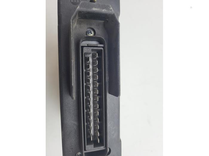 Ignition computer from a Volvo 940 I 2.0 i 1991