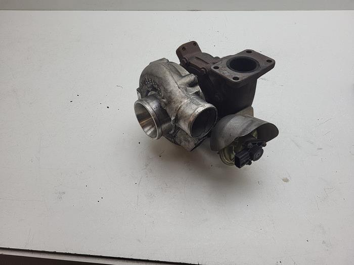 Usagé Turbo Saab 9-5 Estate (YS3E) 3.0 TiD V6 24V Prix € 200,00 Règlement à la marge proposé par Auto Demontage Elferink B.V.