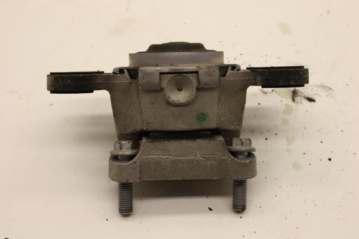 Used Engine mount Volvo V70 (BW) 2.4 D 20V Price € 40,00 Margin scheme offered by Auto Demontage Elferink B.V.