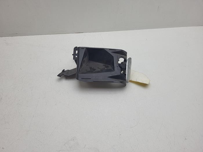 Używane Spryskiwacz reflektorów Volvo V70 (BW) 2.4 D 20V Cena € 50,00 Procedura marży oferowane przez Auto Demontage Elferink B.V.