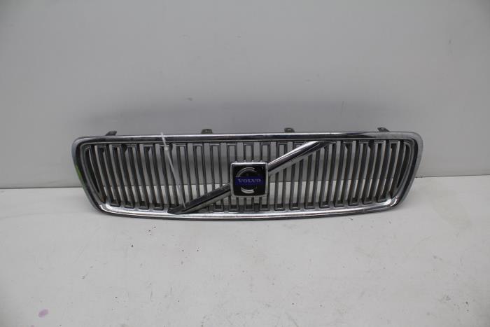 Używane Grill Volvo V70 (SW) 2.3 T5 20V Cena € 40,00 Procedura marży oferowane przez Auto Demontage Elferink B.V.