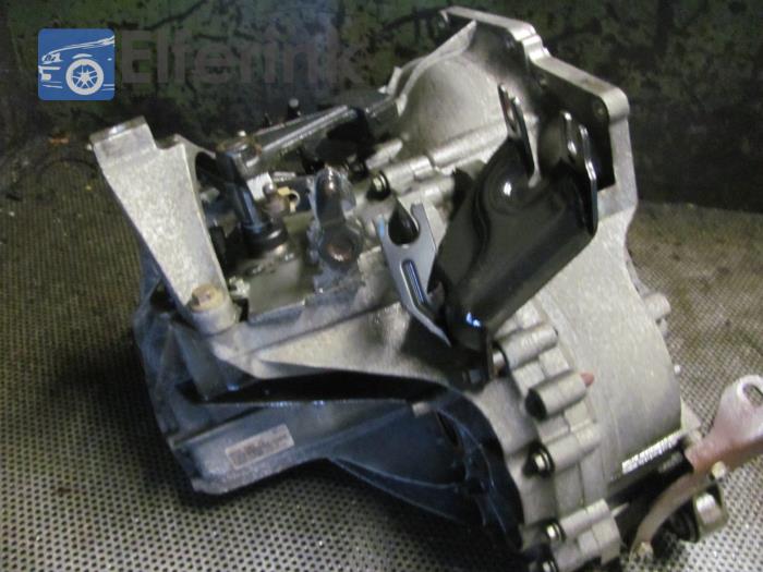 Gearbox from a Volvo S40 (MS) 1.6 D 16V 2006