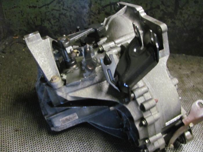 Gearbox from a Volvo S40 (MS) 1.6 D 16V 2006