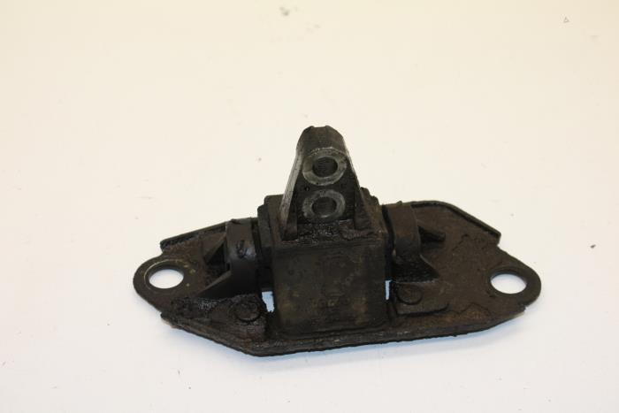 Used Engine mount Volvo V70 (SW) 2.3 T5 20V Price € 25,00 Margin scheme offered by Auto Demontage Elferink B.V.