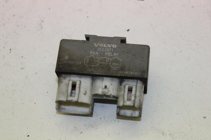 Używane Przekaznik Volvo 850 2.0i 10V Cena € 25,00 Procedura marży oferowane przez Auto Demontage Elferink B.V.