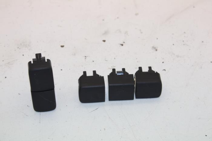 Usagé Divers Saab 9-3 I (YS3D) 2.0t 16V Prix € 25,00 Règlement à la marge proposé par Auto Demontage Elferink B.V.