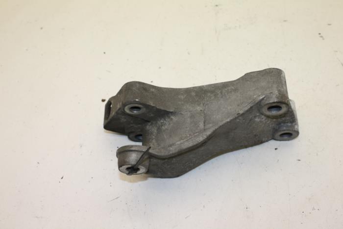 Usagé Support moteur Saab 9-3 II Sport Sedan (YS3F) 1.8t 16V Prix € 25,00 Règlement à la marge proposé par Auto Demontage Elferink B.V.