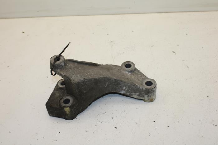Engine mount from a Saab 9-3 II Sport Sedan (YS3F) 1.8t 16V 2003