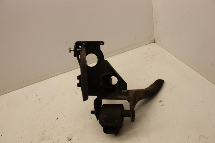 Usagé Support moteur Saab 900 I Combi Coupé 2.0 i Prix € 50,00 Règlement à la marge proposé par Auto Demontage Elferink B.V.