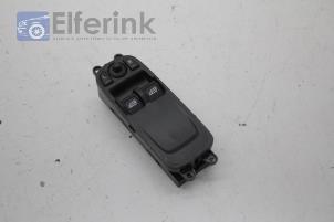 Używane Przelacznik elektrycznej szyby Volvo C30 (EK/MK) 1.6 16V Cena € 50,00 Procedura marży oferowane przez Auto Demontage Elferink B.V.