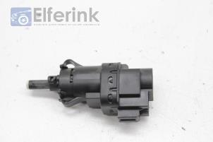 Used Brake light switch Volvo V70 (BW) 2.4 D 20V Price € 20,00 Margin scheme offered by Auto Demontage Elferink B.V.
