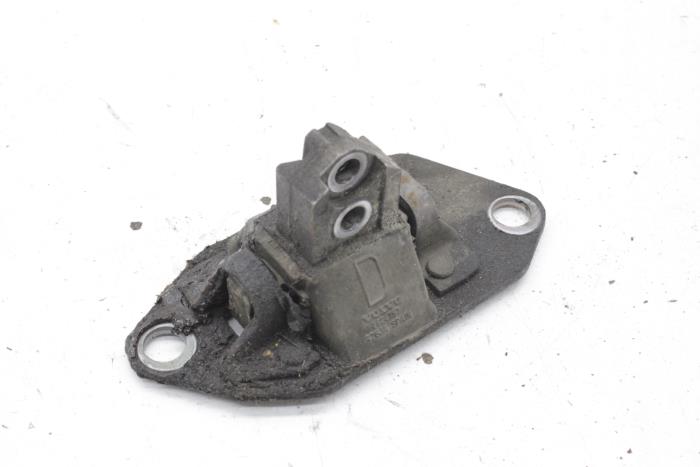 Used Engine mount Volvo V70 (SW) 2.5 T 20V Price € 25,00 Margin scheme offered by Auto Demontage Elferink B.V.