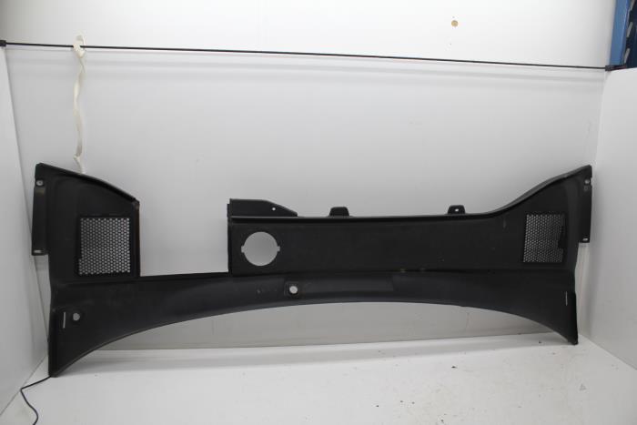 Używane Parawan Volvo V70 (BW) 2.4 D 20V Cena € 50,00 Procedura marży oferowane przez Auto Demontage Elferink B.V.