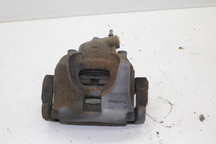 Gebrauchte Bremszange links vorne Volvo V70 (BW) 2.4 D 20V Preis € 50,00 Margenregelung angeboten von Auto Demontage Elferink B.V.