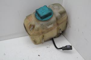 Usados Vaso de expansión Volvo S80 (TR/TS) 2.4 D5 20V Precio € 25,00 Norma de margen ofrecido por Auto Demontage Elferink B.V.