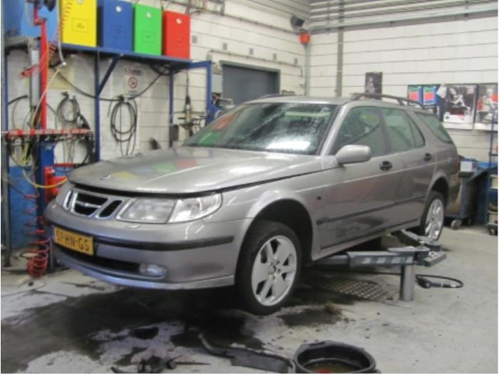 Usagé Injecteurs Saab 9-5 Estate (YS3E) 3.0 TiD V6 24V Prix € 150,00 Règlement à la marge proposé par Auto Demontage Elferink B.V.