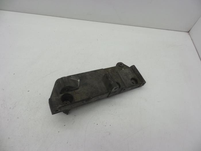Begagnade Motorfäste Volvo 850 Pris € 30,00 Marginaltabell erbjuds av Auto Demontage Elferink B.V.