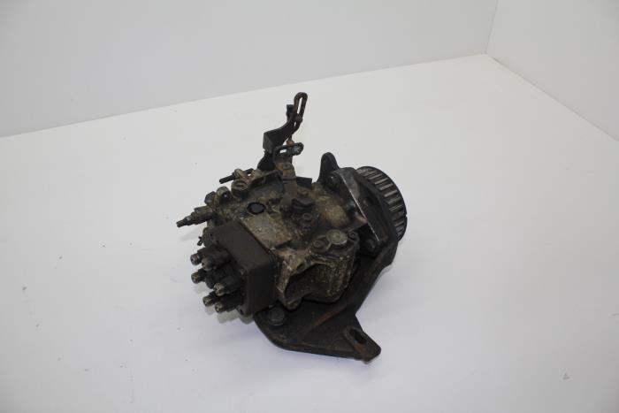 Gebrauchte Kraftstoffpumpe Mechanisch Volvo 240/242/244 244 GLD6 Preis € 175,00 Margenregelung angeboten von Auto Demontage Elferink B.V.