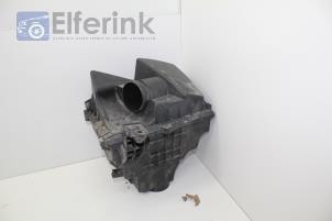 Używane Obudowa filtra powietrza Volvo V50 (MW) 2.0 16V Cena € 40,00 Procedura marży oferowane przez Auto Demontage Elferink B.V.