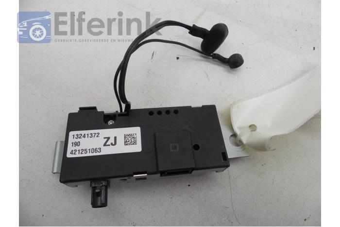 Antenna Amplifier from a Saab 9-5 (YS3G) 2.0 T 16V 2011