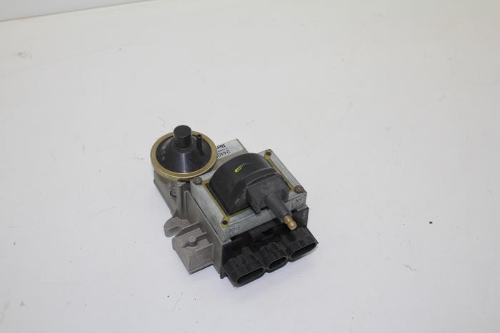 Zündmodul van een Volvo 3-Serie 1985