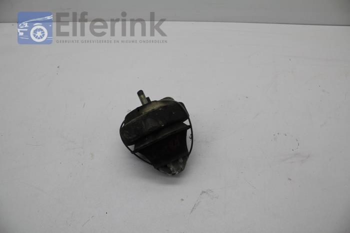 Engine mount from a Volvo XC70 (SZ) XC70 2.4 T 20V 2001