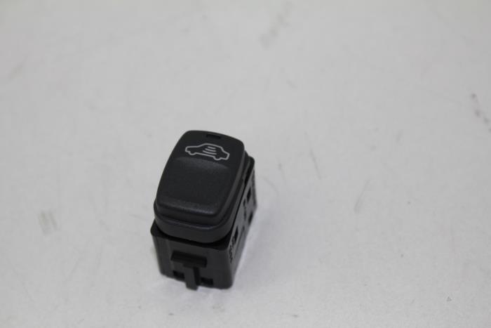 Gebrauchte Schalter Volvo V70 Preis € 25,00 Margenregelung angeboten von Auto Demontage Elferink B.V.