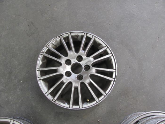 Używane Obrecz Saab 9-5 Estate (YS3E) 2.3t 16V Cena € 65,00 Procedura marży oferowane przez Auto Demontage Elferink B.V.