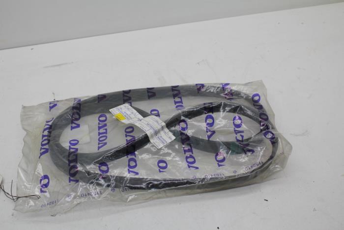 Usados Correa múltiple Volvo S40 Precio € 25,00 Norma de margen ofrecido por Auto Demontage Elferink B.V.