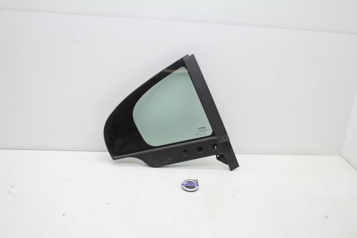 Usados Ventanilla triangular derecha detrás Volvo S60 II (FS) 2.0 D3 20V Precio € 50,00 Norma de margen ofrecido por Auto Demontage Elferink B.V.