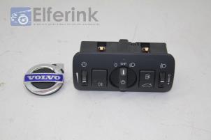 Usados Interruptor de luz Volvo S60 II (FS) 2.0 D3 20V Precio € 40,00 Norma de margen ofrecido por Auto Demontage Elferink B.V.