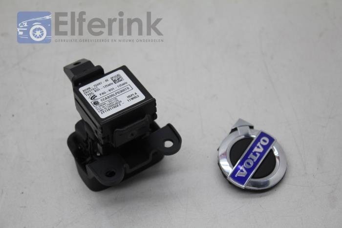 Ignition switch from a Volvo S60 II (FS) 2.0 D3 20V 2011