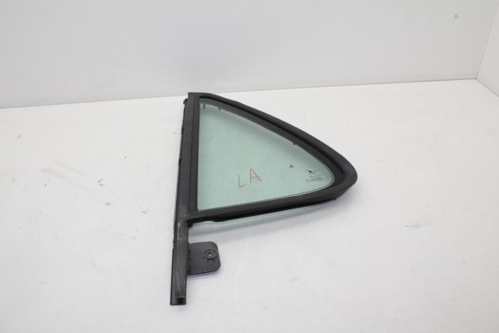 Usados Ventanilla triangular izquierda detrás Saab 9-5 (YS3E) 2.3t 16V Precio € 40,00 Norma de margen ofrecido por Auto Demontage Elferink B.V.