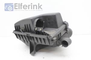 Używane Obudowa filtra powietrza Volvo S80 (TR/TS) 2.4 SE 20V 170 Cena € 40,00 Procedura marży oferowane przez Auto Demontage Elferink B.V.