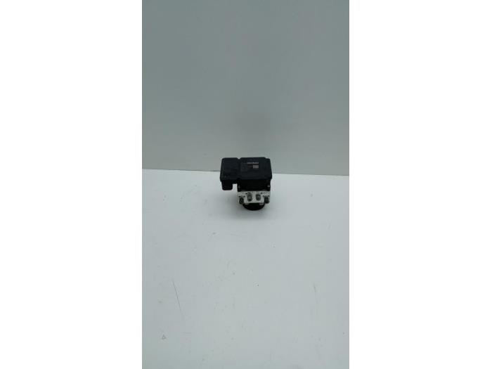 Usagé Pompe ABS Volvo XC70 (BZ) 3.0 T6 24V AWD Prix € 100,00 Règlement à la marge proposé par Auto Demontage Elferink B.V.