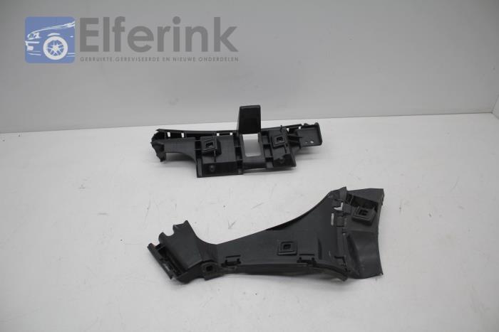 Rear bumper bracket, right from a Volvo C30 (EK/MK) 1.6 D 16V 2009