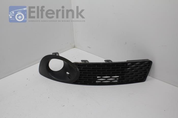 Front bumper overrider, left from a Saab 9-5 (YS3E) 2.0t 16V 2007