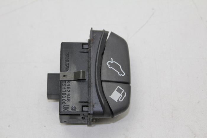 Usagé Commodo Volvo V70 (GW/LW/LZ) 2.5 10V Prix € 25,00 Règlement à la marge proposé par Auto Demontage Elferink B.V.