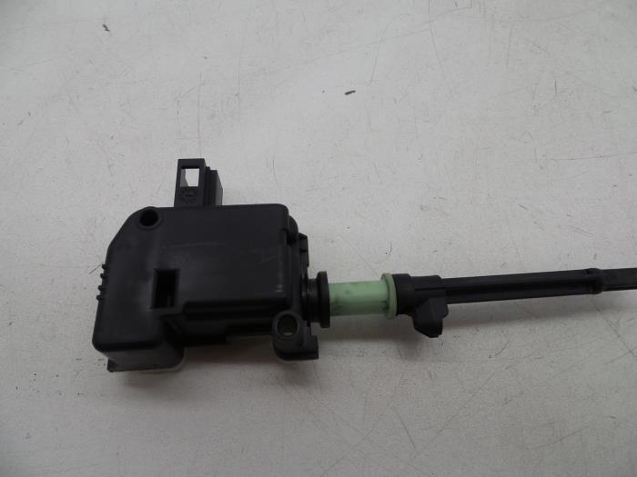 Fuel tank cap lock