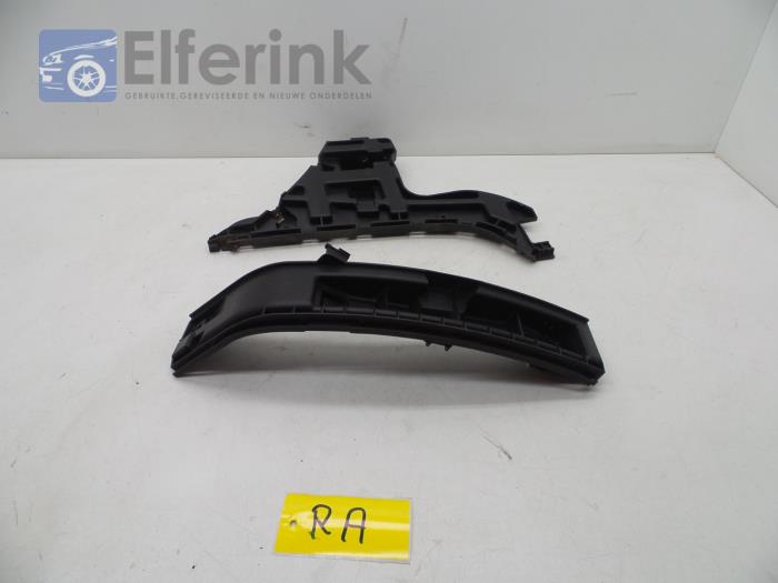 Rear bumper bracket, right from a Volvo S80 (AR/AS) 2.4 D5 20V 180 2008