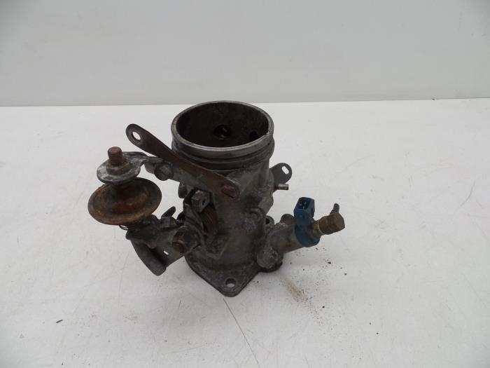 Usagé Boitier papillon Saab 900 I 2.0 Turbo Prix € 50,00 Règlement à la marge proposé par Auto Demontage Elferink B.V.