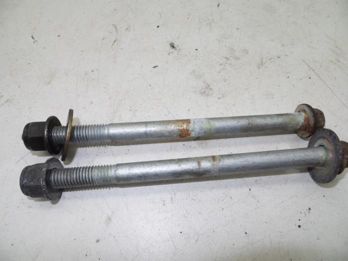 Gebrauchte Schraubenset Saab 9-3 II (YS3F) 1.8t 16V BioPower Preis € 25,00 Margenregelung angeboten von Auto Demontage Elferink B.V.