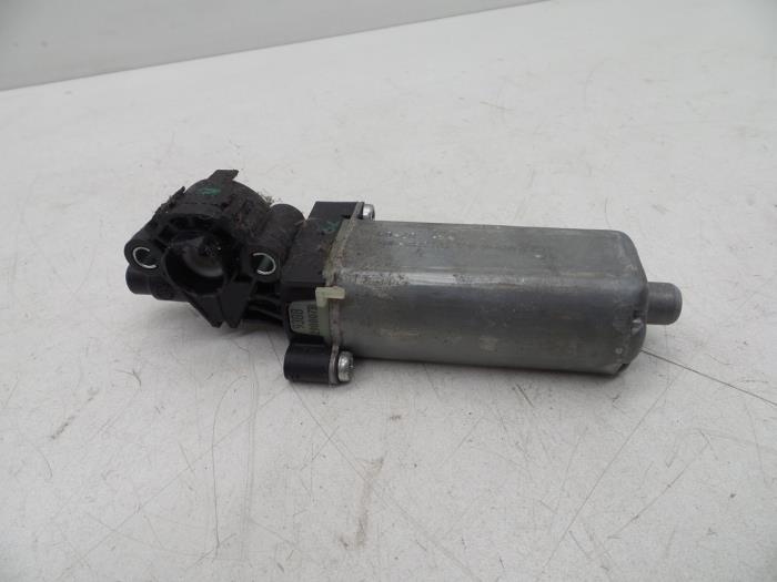 Begagnade Sätesmotor Saab 9-5 (YS3E) 2.0t 16V Pris € 25,00 Marginaltabell erbjuds av Auto Demontage Elferink B.V.