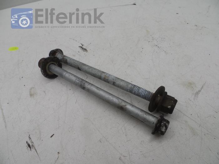 Set of bolts from a Saab 9-5 (YS3E) 2.3t 16V 2003