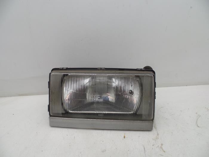 Gebrauchte Scheinwerfer rechts Volvo 740 2.4 GLE Preis € 50,00 Margenregelung angeboten von Auto Demontage Elferink B.V.