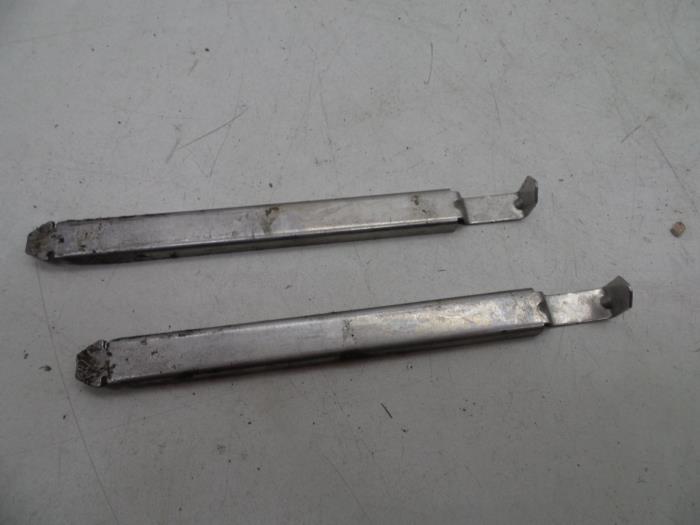 Gebrauchte Schraubenset Volvo V50 (MW) 1.8 16V Preis € 25,00 Margenregelung angeboten von Auto Demontage Elferink B.V.