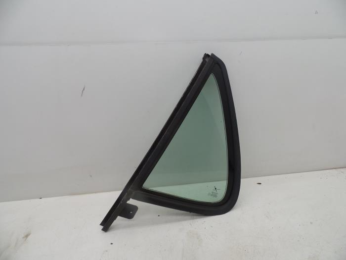 Usados Ventanilla triangular izquierda detrás Saab 9-5 (YS3E) 3.0 t V6 24V Precio € 40,00 Norma de margen ofrecido por Auto Demontage Elferink B.V.