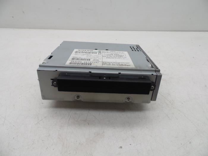 Używane Odtwarzacz CD Volvo V50 (MW) 1.6 D 16V Cena € 50,00 Procedura marży oferowane przez Auto Demontage Elferink B.V.