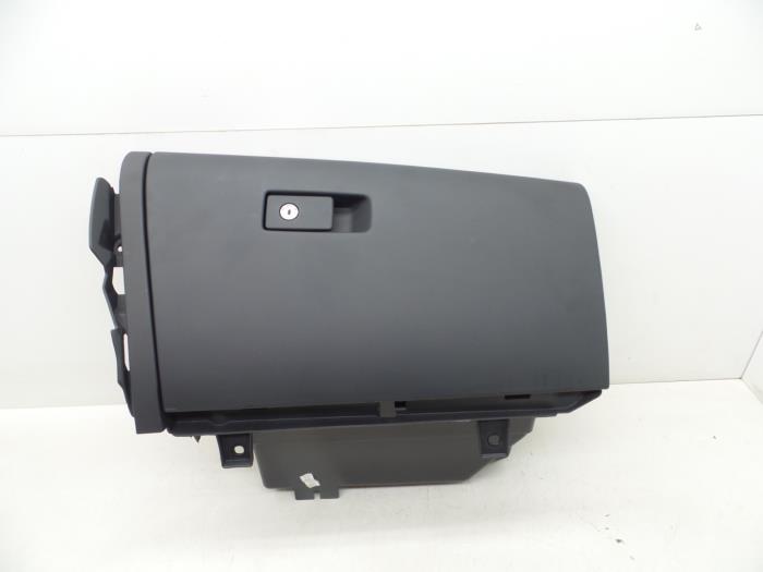 Begagnade Handskfack Volvo XC60 I (DZ) 2.4 D3/D4 20V AWD Pris € 75,00 Marginaltabell erbjuds av Auto Demontage Elferink B.V.